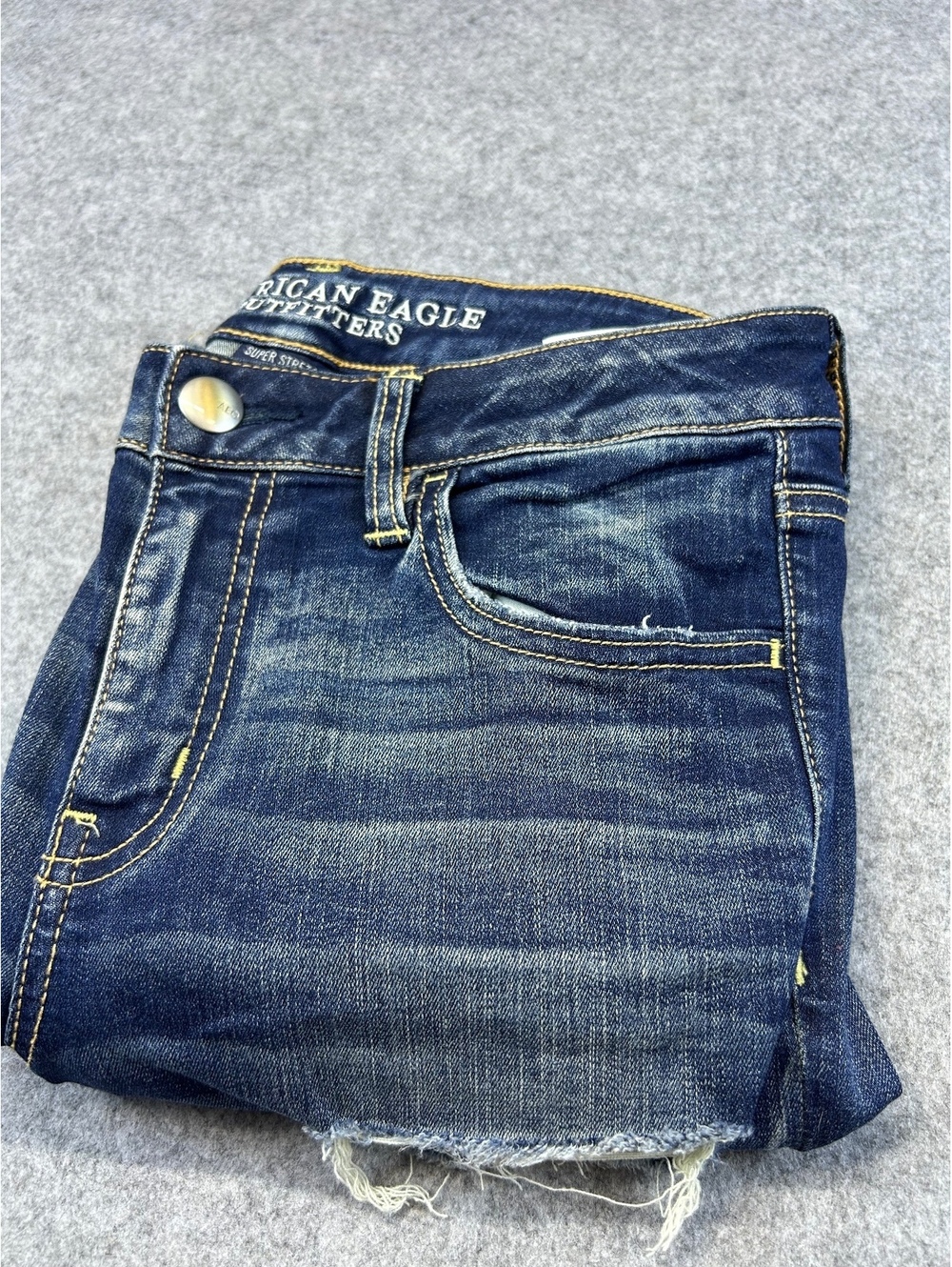 Y2K Style American Eagle Women's Size 10 Distressed Jeans Crop Jeans Dark Wash